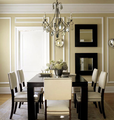 A dining room accented with picture framing molding