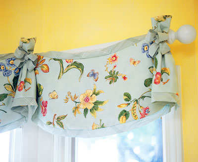 An example of a traditional valance